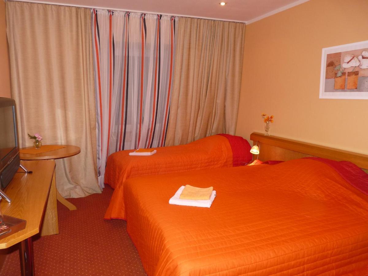Kardamon Bed & Breakfast Zary  Bagian luar foto